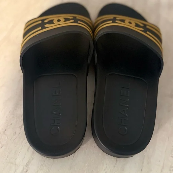 CHANEL CC Logo Rubber Slide Sandals Navy Gold | Size 38 (US 7.5–8) - Picture 3 of 7